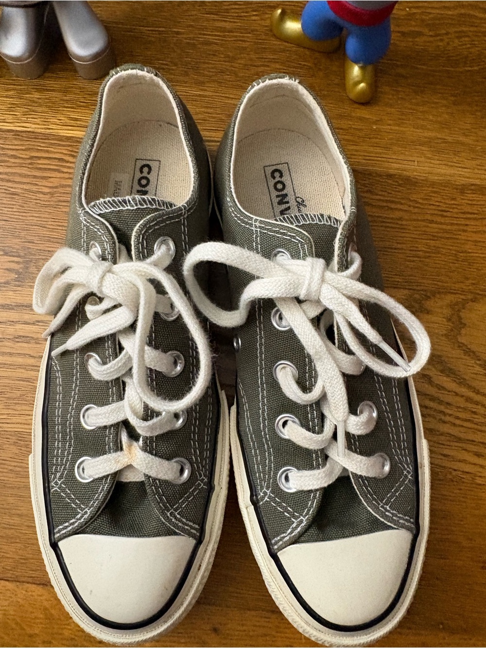 Converse Chuck 70 Low in the "Utility Green" (or Field green) sneakers. Size 6. - Picture 4 of 9